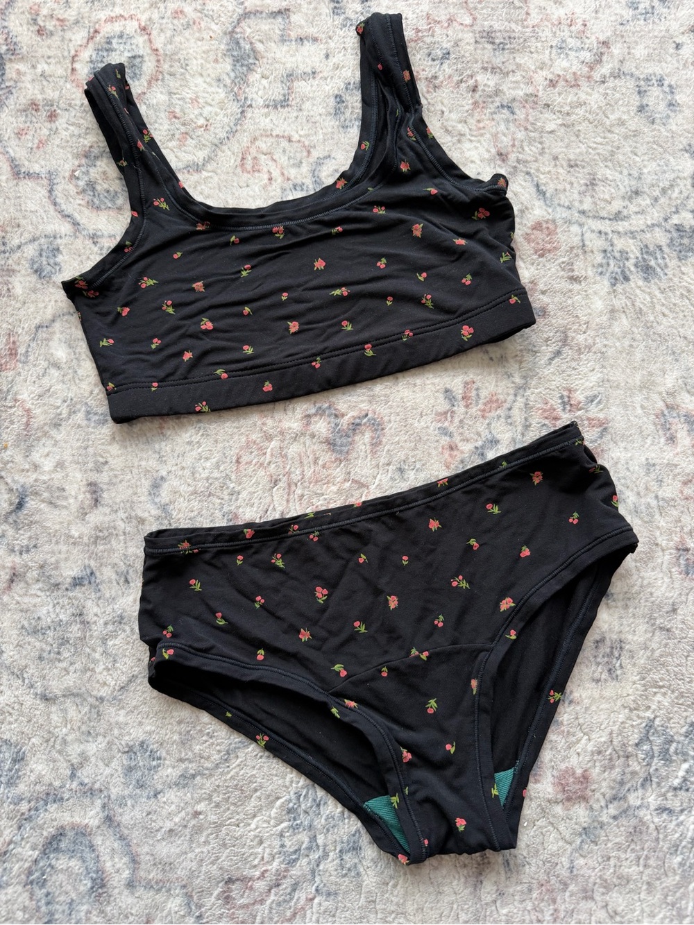 Huha black floral print set